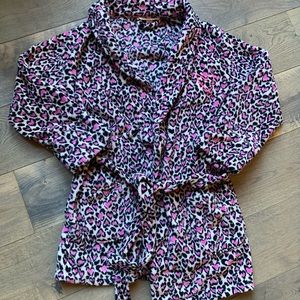 Adorable Victoria’s Secret Pink Heart ‘Animal Print’ Robe M/L Short